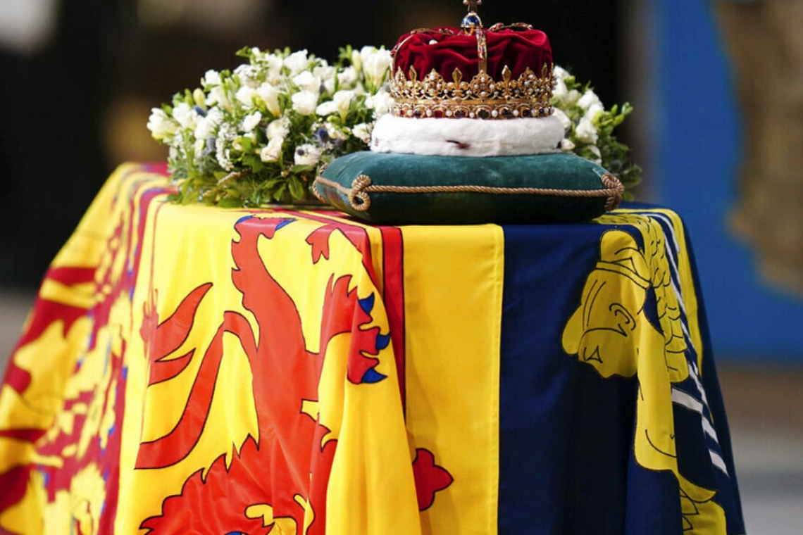 En Écosse, les Britanniques se recueillent devant le cercueil d'Elizabeth II